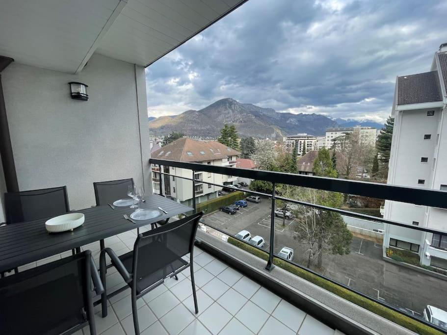 Le Mont-Veyrier, Parking Et Vue Apartment Annecy Bagian luar foto