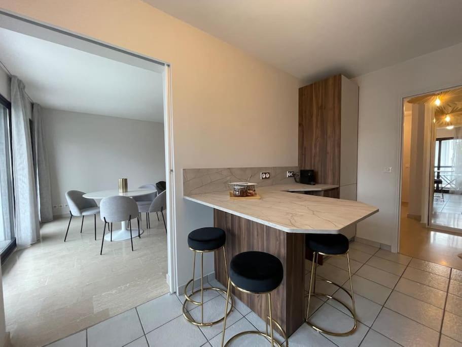 Le Mont-Veyrier, Parking Et Vue Apartment Annecy Bagian luar foto