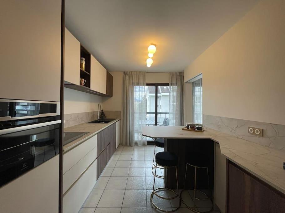 Le Mont-Veyrier, Parking Et Vue Apartment Annecy Bagian luar foto
