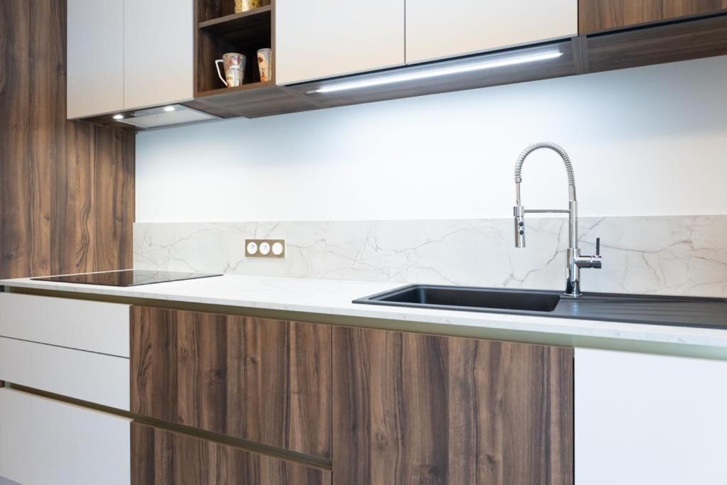 Le Mont-Veyrier, Parking Et Vue Apartment Annecy Bagian luar foto